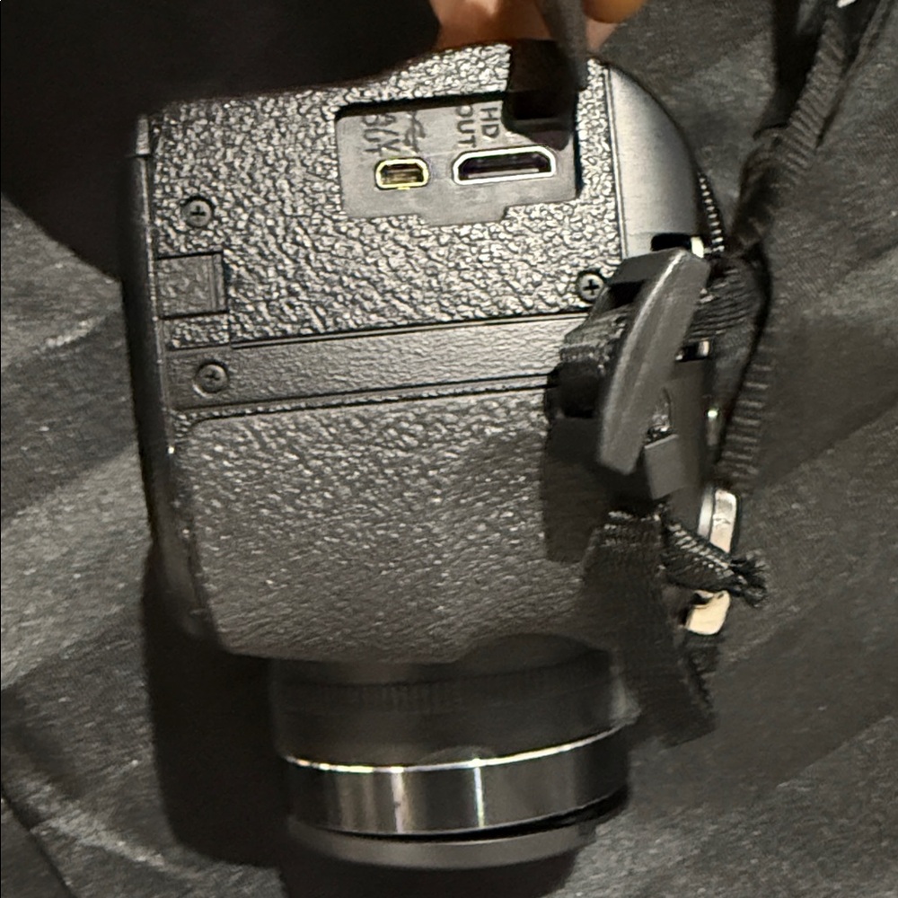 Fujifilm Black Digital Camera with Strap and Bag - Picture 7 of 10